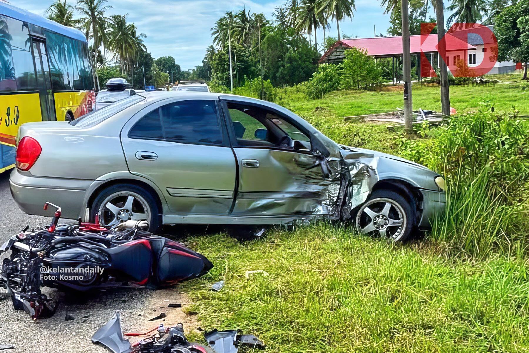 Yamaha YZF R25 Nissan Sentra Kemalangan