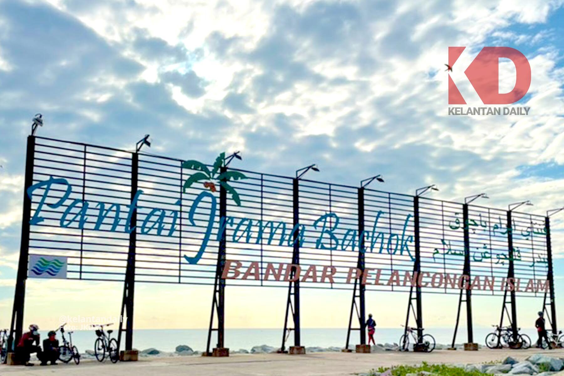 Lelaki Berpakaian Kostum Kartun Ditahan Disyaki Amang Seksual Kanak-Kanak di Pantai Irama