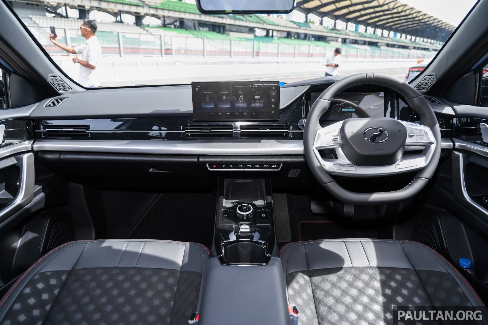 Interior Perodua QV-E