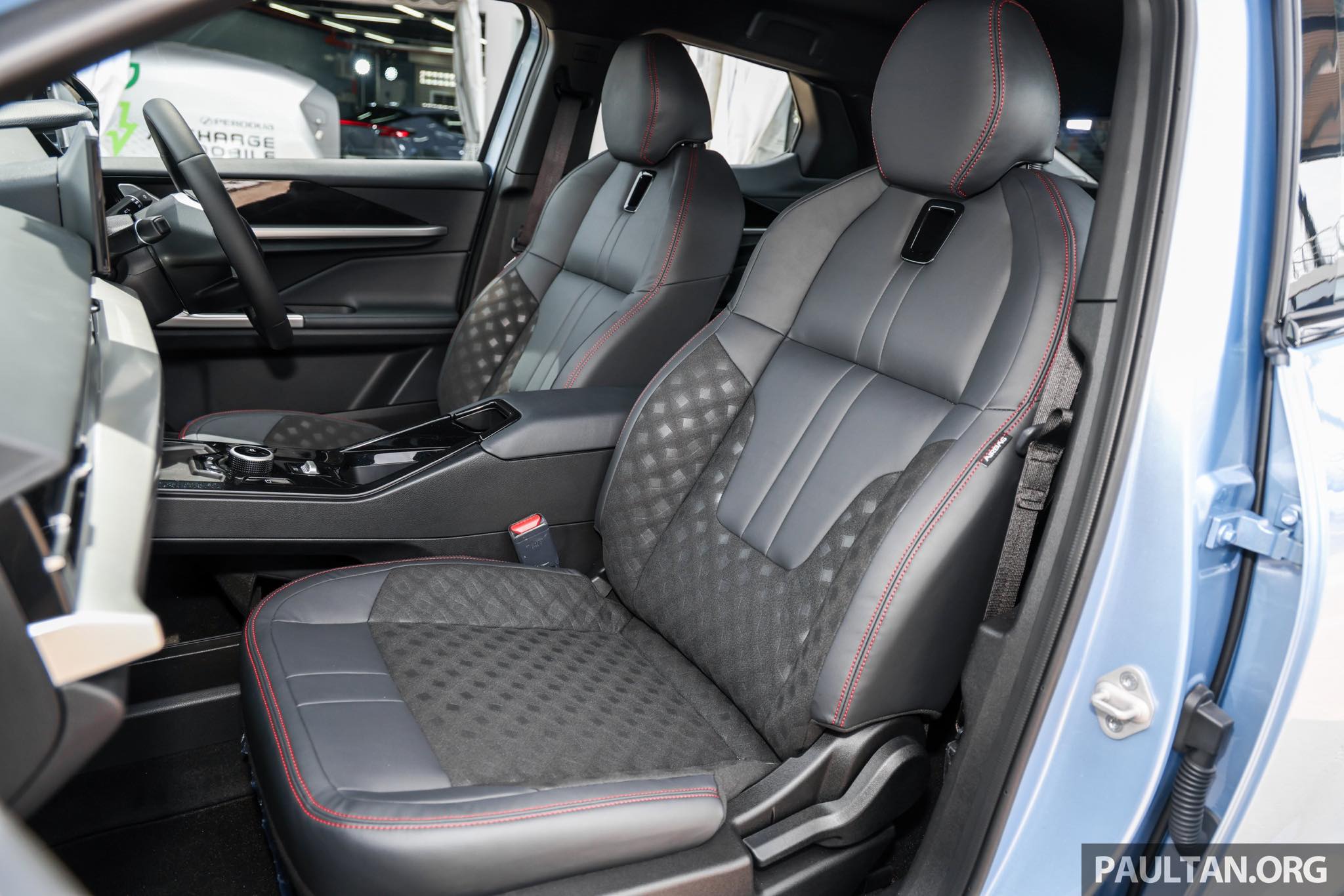 Ruangan dalaman Perodua QV-E