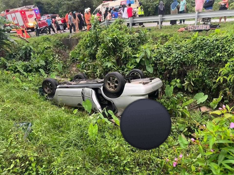 kereta Nissan Sentra kemalangan Pasir Puteh