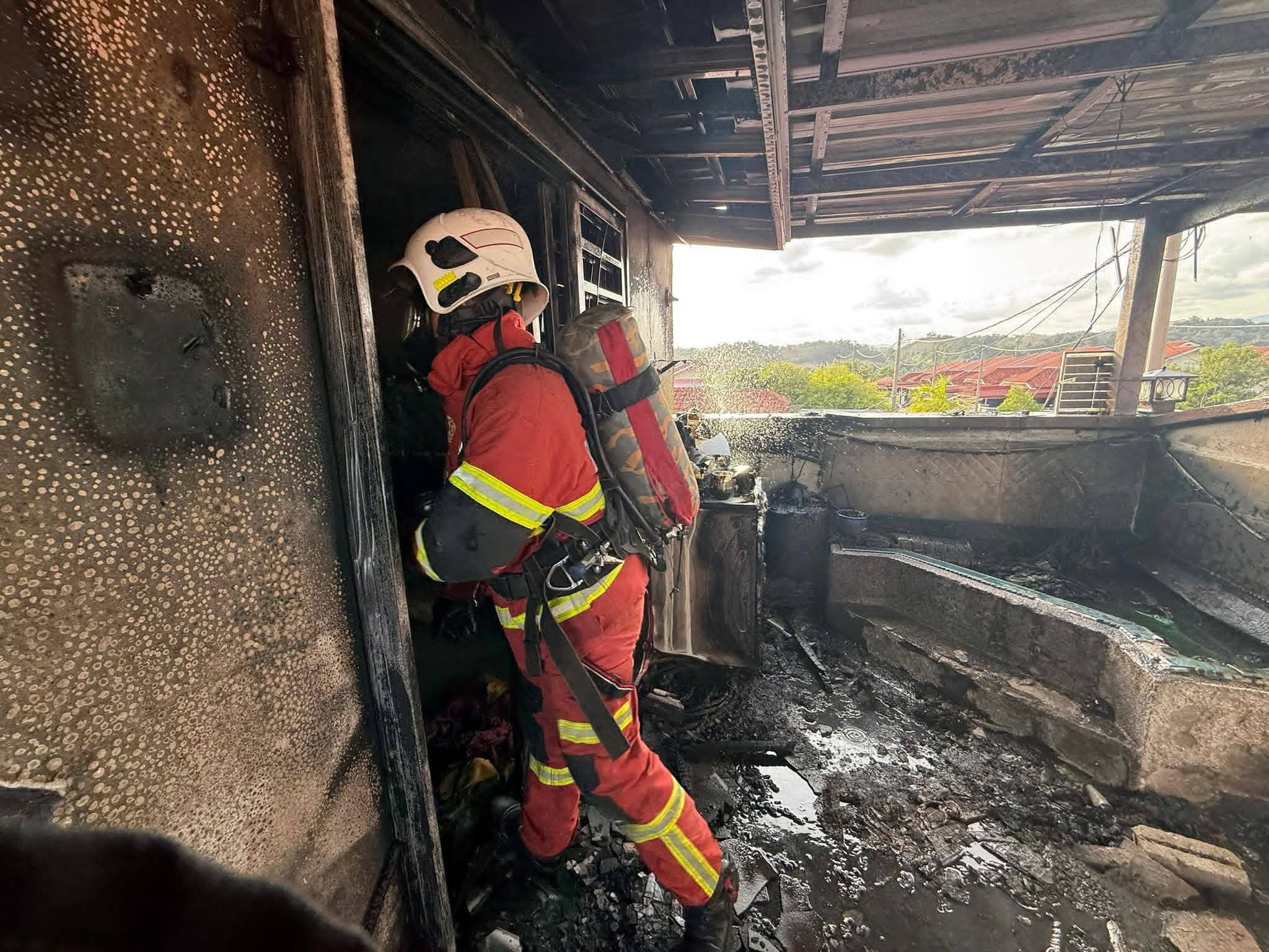 Kebakaran Rumah teres taman utama gua musang