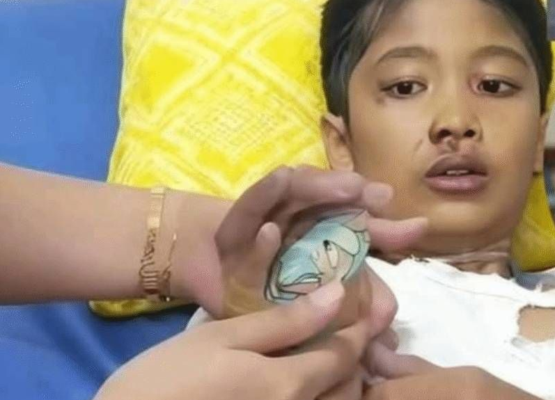 Nizam ketika menerima rawatan di hospital.