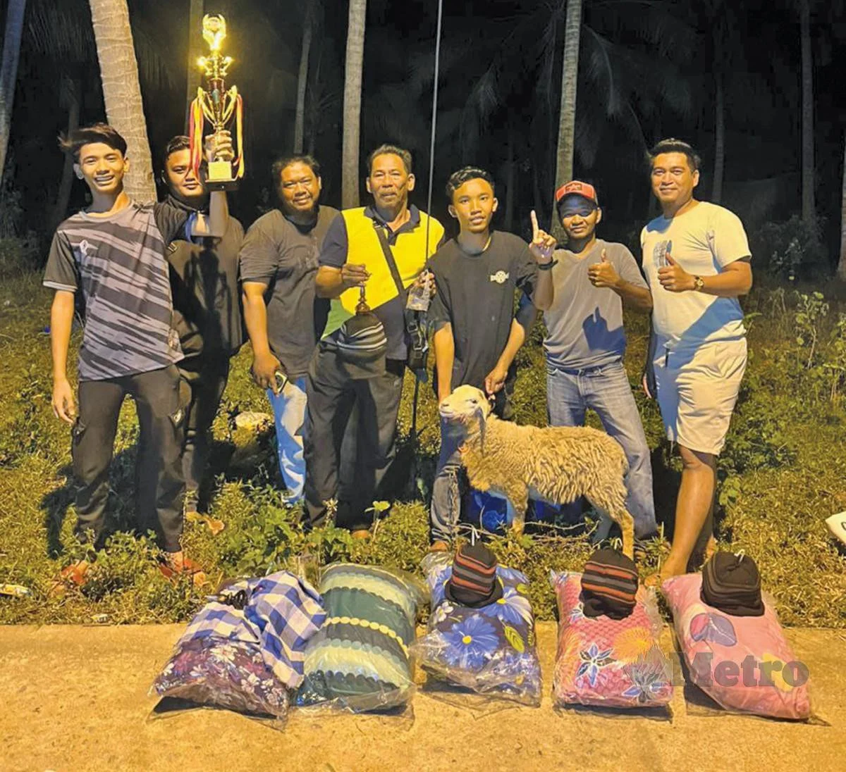 Pemenang pertandingan belalang kerek
