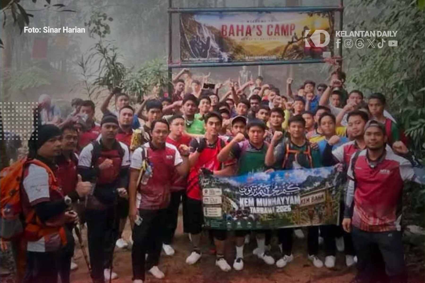 55 Pelajar Tahfiz Bachok Tawan Tiga Puncak Gunung Stong Sambil Khatam Al-Quran