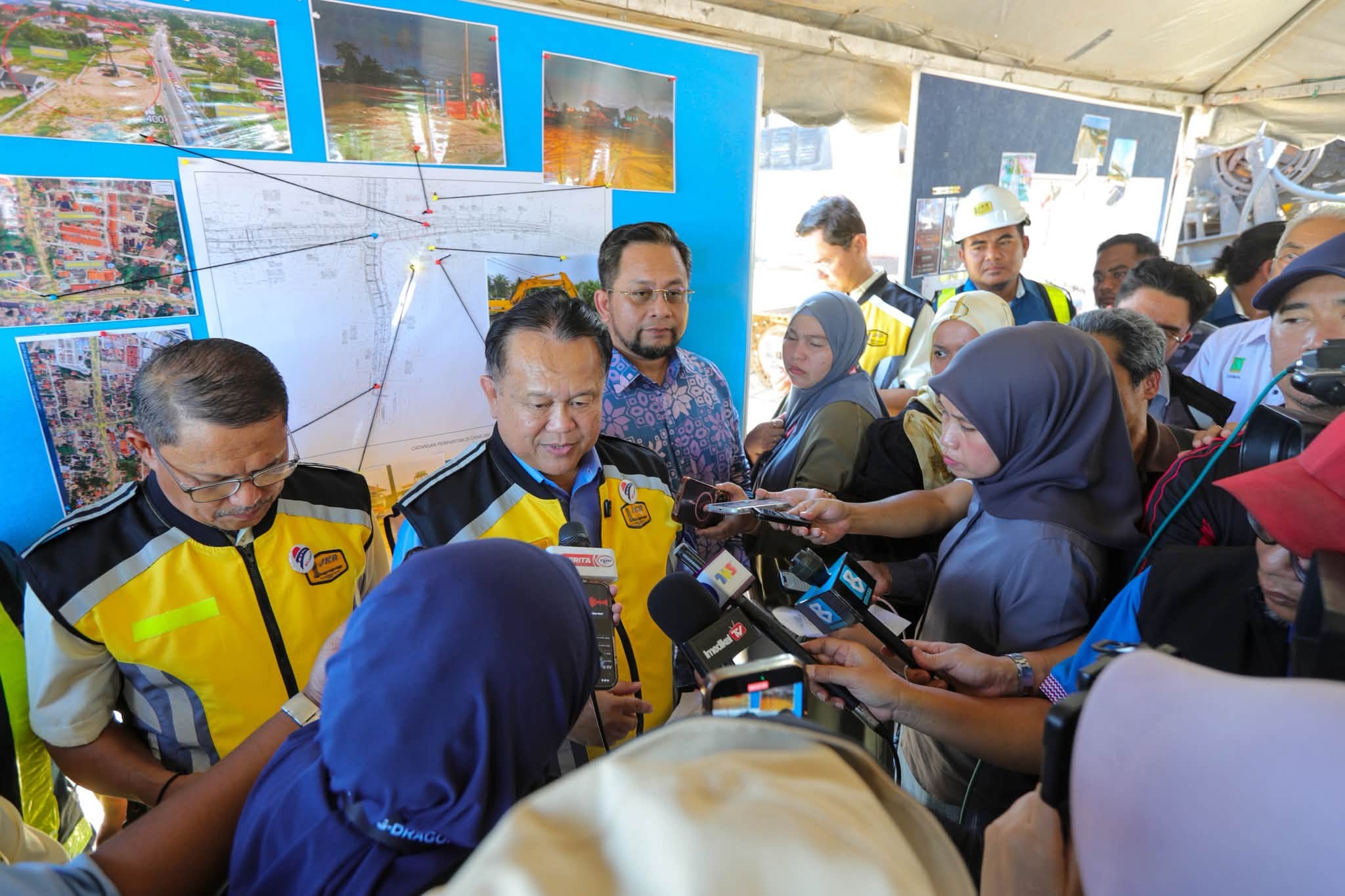 menteri kerja raya lawat jalan pasir hor panchor