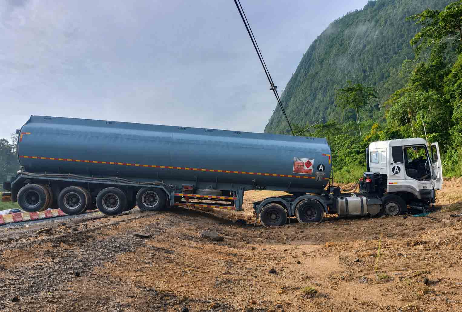 lori tangki minyak kemalangan maut gua musang