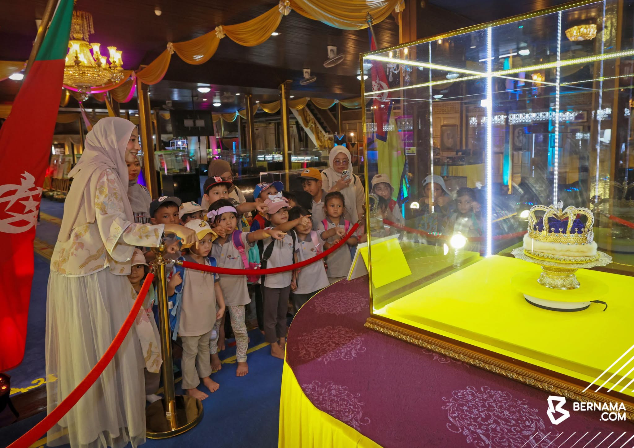 pameran mahkota Kesultanan Kelantan